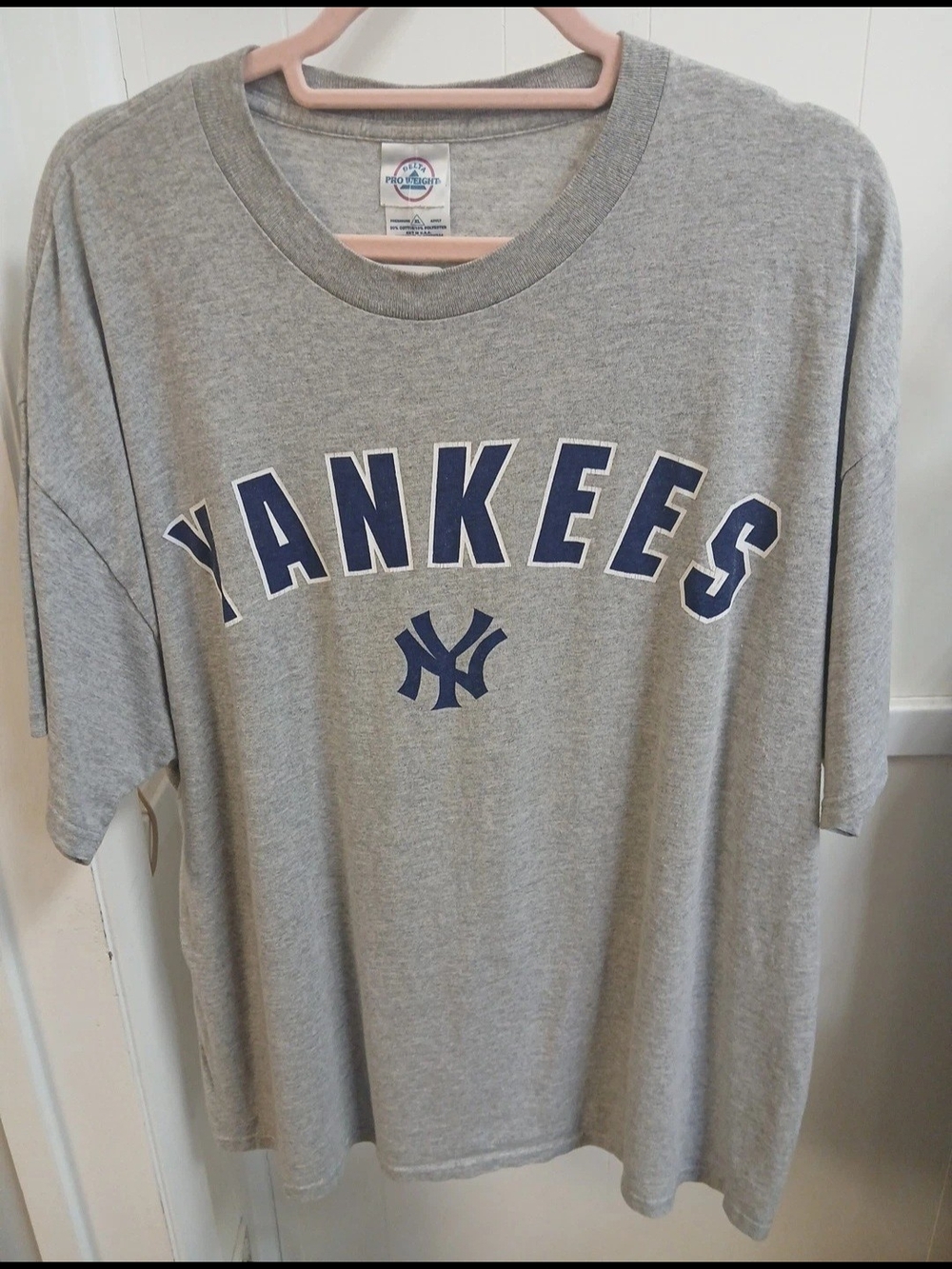 Gray New York Yankees Graphic Tee with Navy Print MLB #192